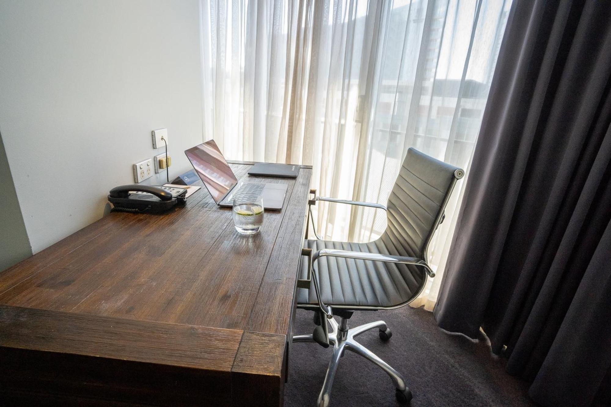 Hotel Adelaide Rockford Extérieur photo
